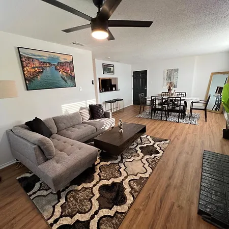 Sleek Luxe Gem Downtown Dallas 2Bd 2Ba